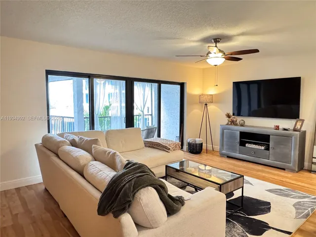 $3,200 | 520 Orton Avenue, Unit 503, Fort Lauderdale, FL 33304