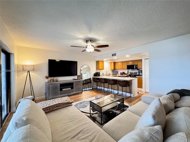$3,200 | 520 Orton Avenue, Unit 503, Fort Lauderdale, FL 33304