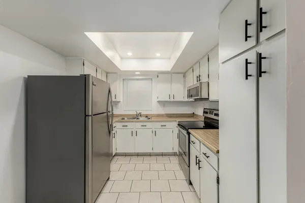 $1,450 | 10828 North Biltmore Drive, Unit 227, Phoenix, AZ 85029