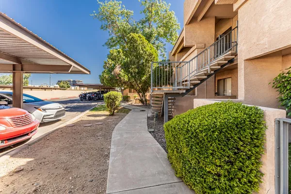 $1,450 | 10828 North Biltmore Drive, Unit 227, Phoenix, AZ 85029