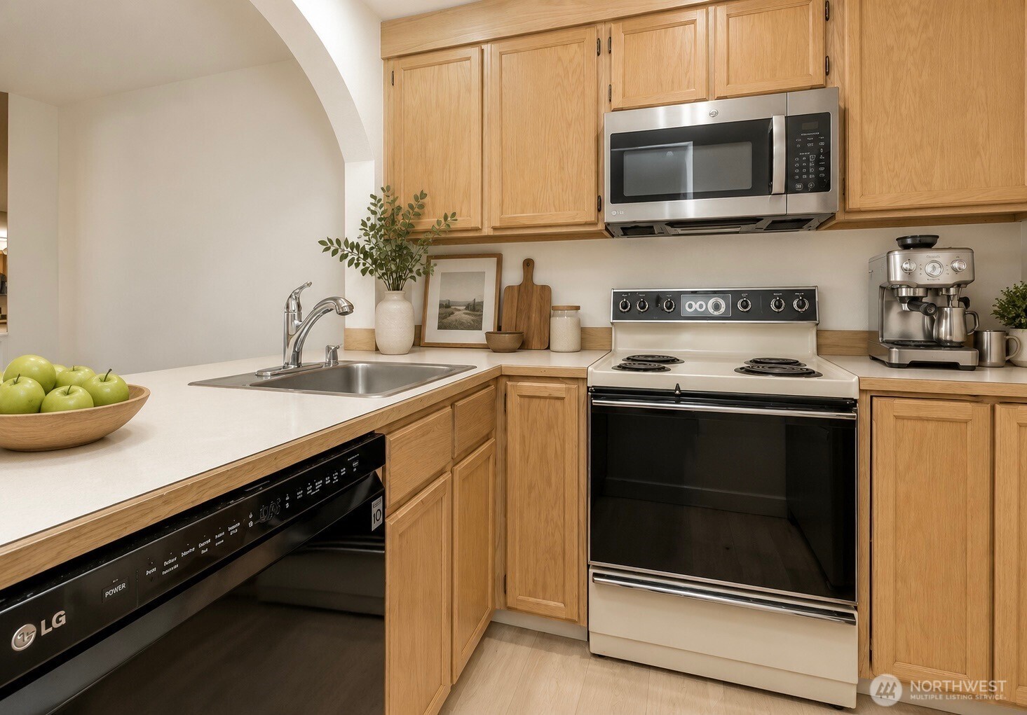 17311 119th Lane Southeast, Unit 3 Renton, WA 98058 - Photo 4 of 34