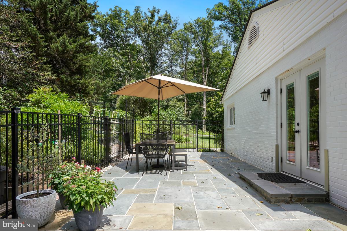4604 Park Road Alexandria, VA 22312 - Photo 15 of 65 Side patio is enclosed & ideal for dining alfresco