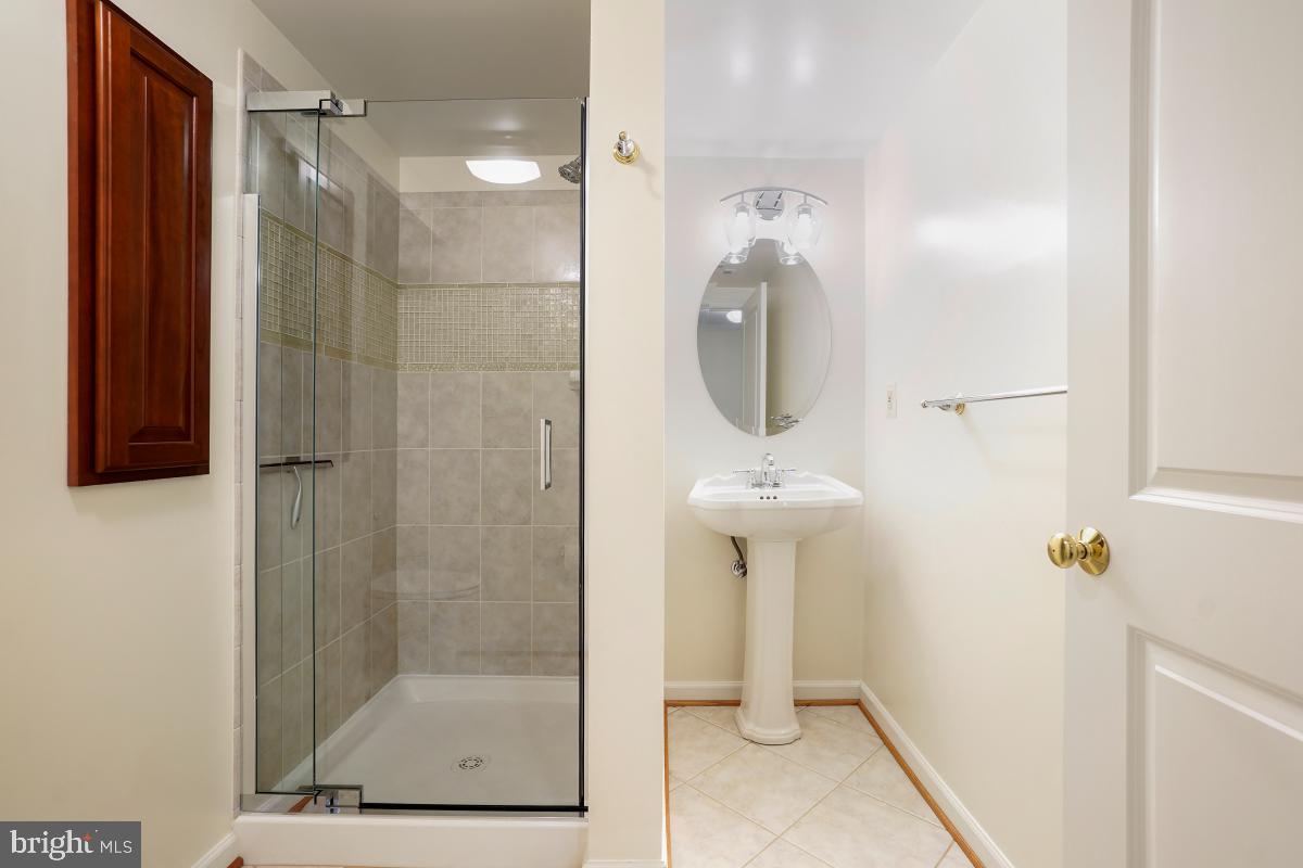 4604 Park Road Alexandria, VA 22312 - Photo 44 of 65 3rd full bath