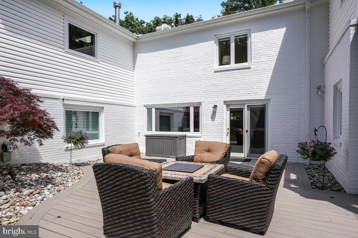 4604 Park Road Alexandria, VA 22312 - Photo 56 of 65 Great entertaining space outside family room