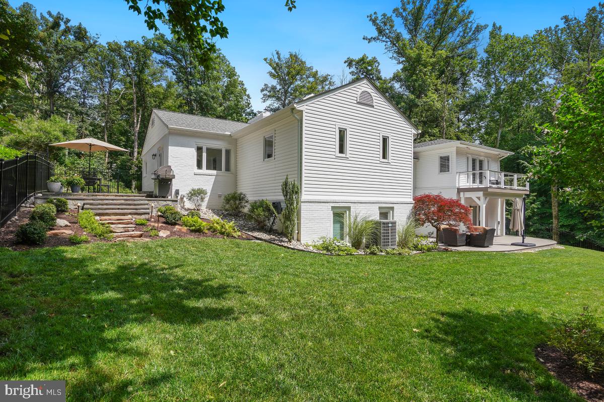 4604 Park Road Alexandria, VA 22312 - Photo 58 of 65 Expansive yard is ideal for relaxing & hosting