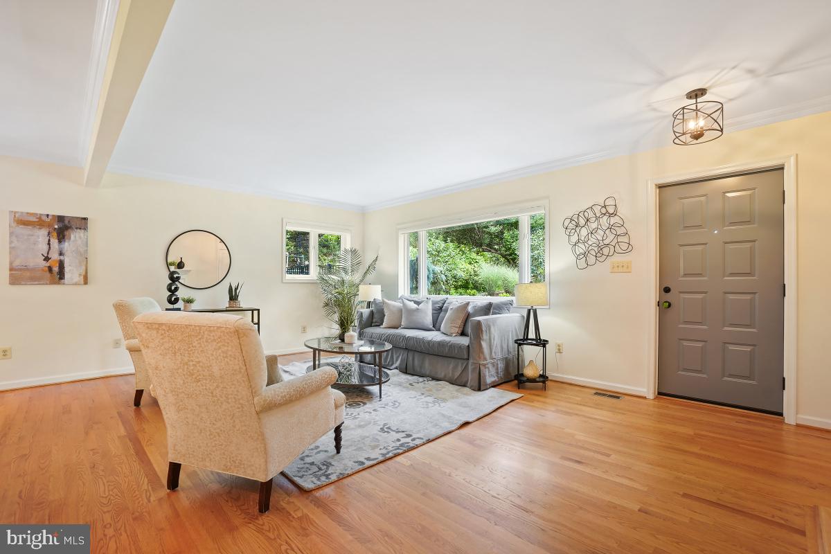 4604 Park Road Alexandria, VA 22312 - Photo 9 of 65 Gorgeous picture window and hardwood floors