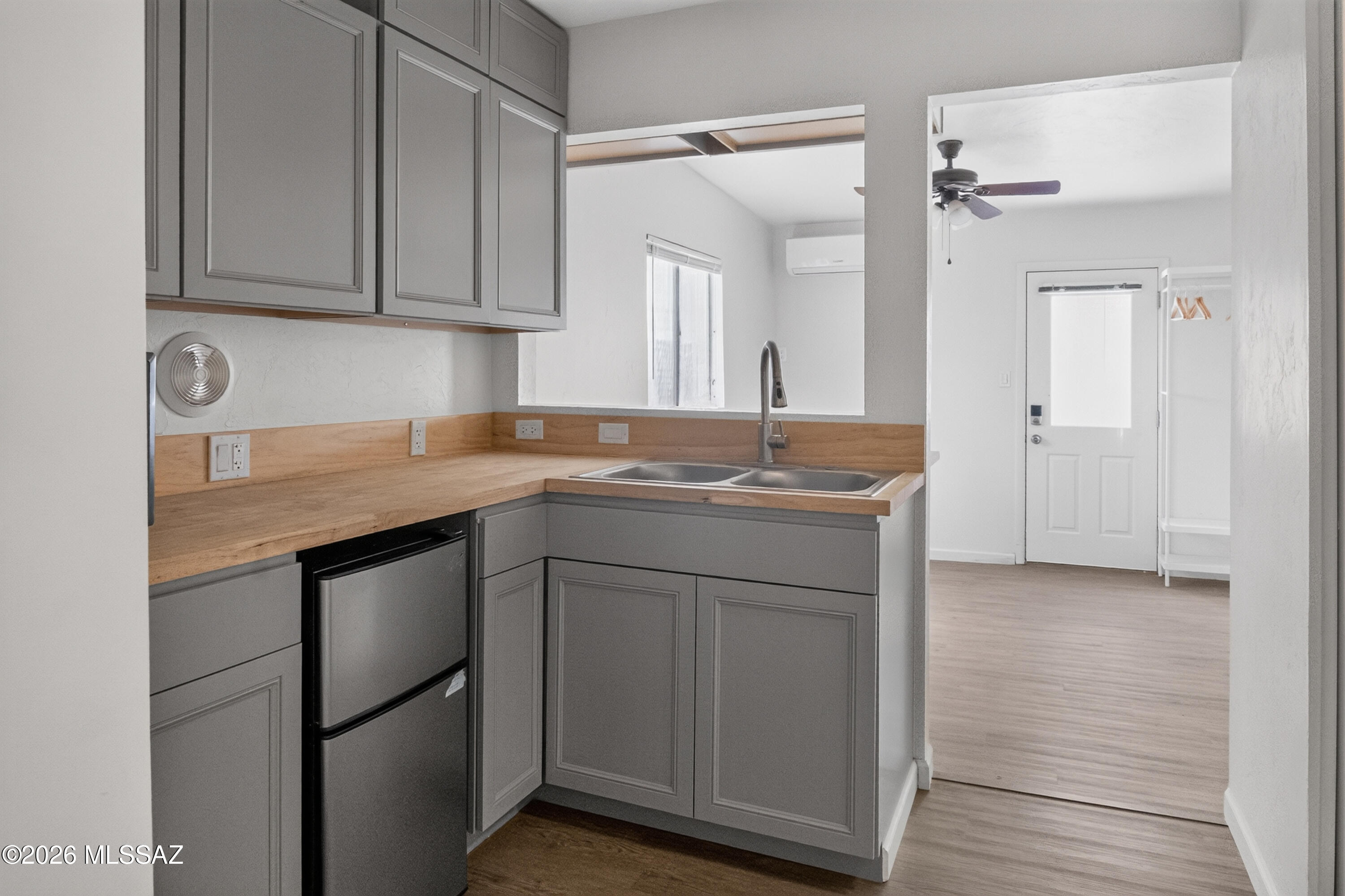 131 West Pastime Road Tucson, AZ 85705 - Photo 14 of 18 Guest Quarters Kitchenette