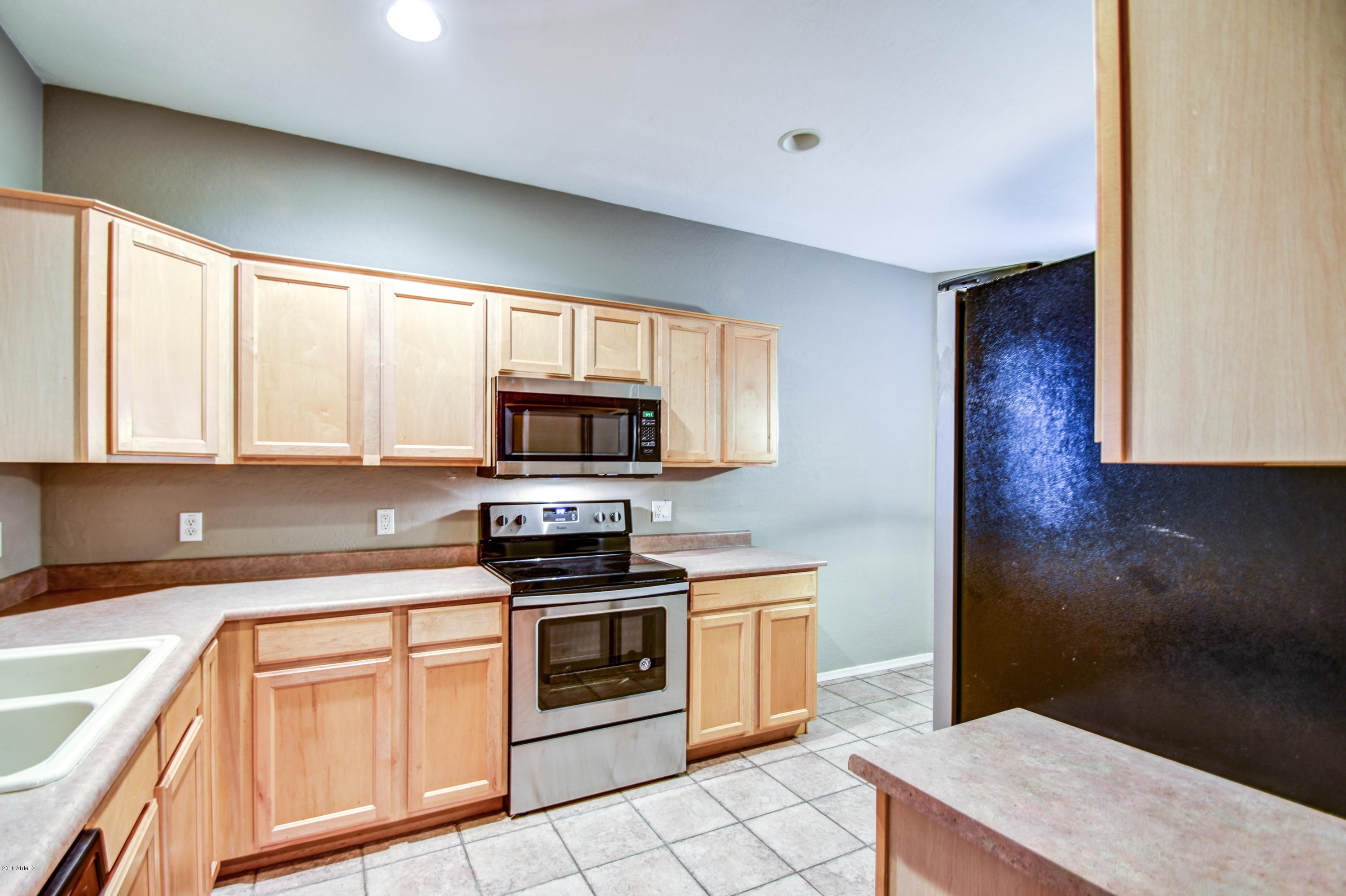 2519 East Fremont Road Phoenix, AZ 85042 - Photo 10 of 27 Kitchen 3