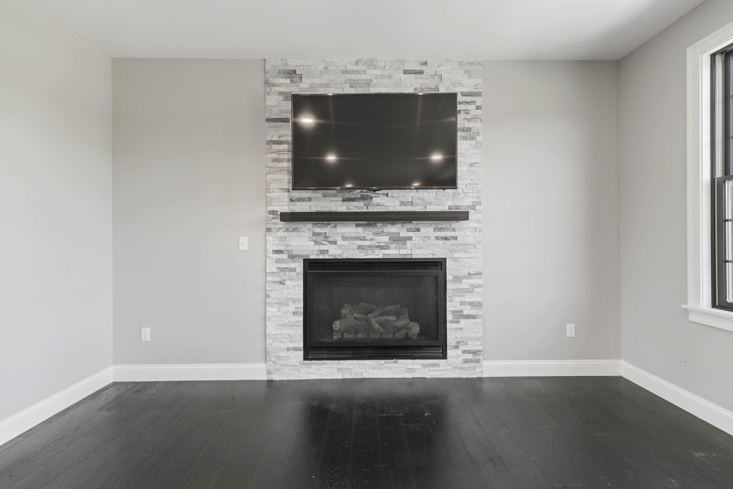 445 North Road Yarmouth, ME 04096 - Photo 15 of 67 Family room
