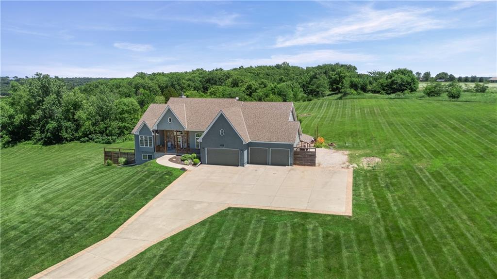 28265 Overbrook Road Paola, KS 66071 - Photo 4 of 70