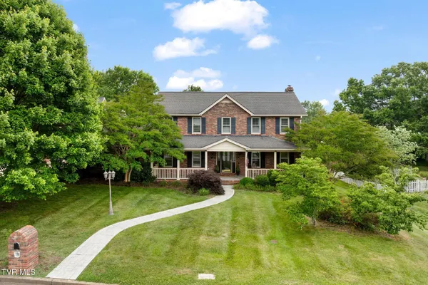 $849,800 | 3310 Berkshire Circle, Johnson City, TN 37604