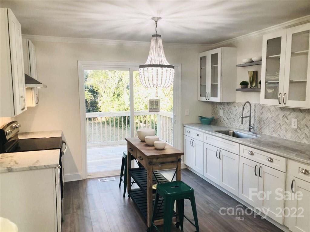 2714 Mayflower Road Charlotte, NC 28208 - Photo 3 of 18 Gallery Image 3