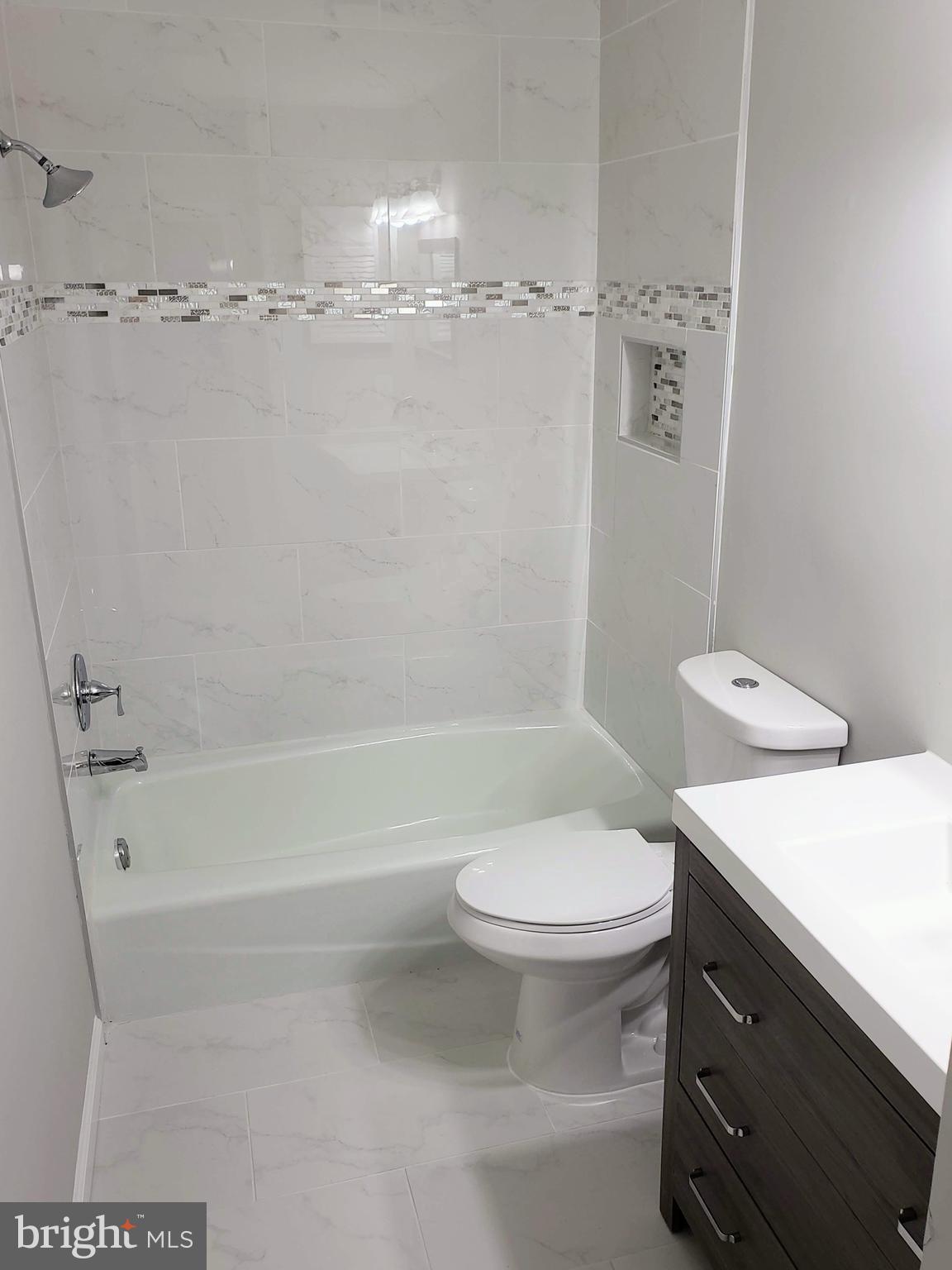 11430 Fairway Drive Reston, VA 20190 - Photo 14 of 38 Upper Level Hallway Bathroom