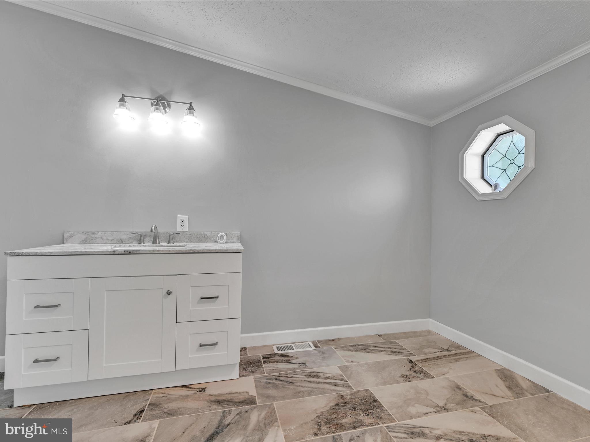 1022 Park Road Leesport, PA 19533 - Photo 17 of 29 Primary Bathroom