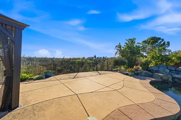 a view of a garden with a flower in a garden