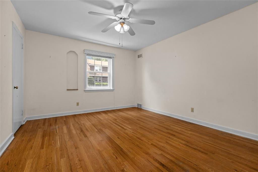 2727 Mt Royal Road Pittsburgh, PA 15217 - Photo 17 of 33 Bedroom 2