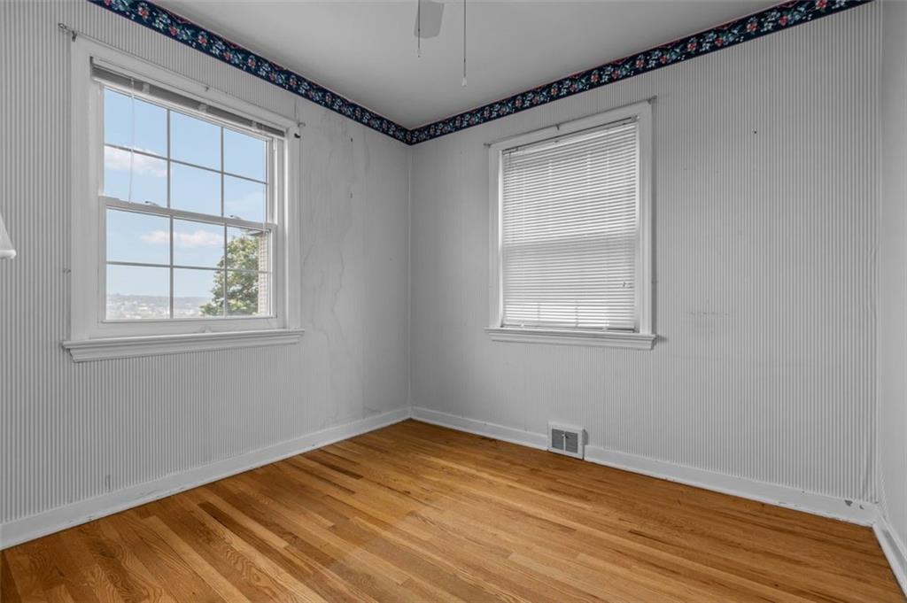 2727 Mt Royal Road Pittsburgh, PA 15217 - Photo 19 of 33 Bedroom 5