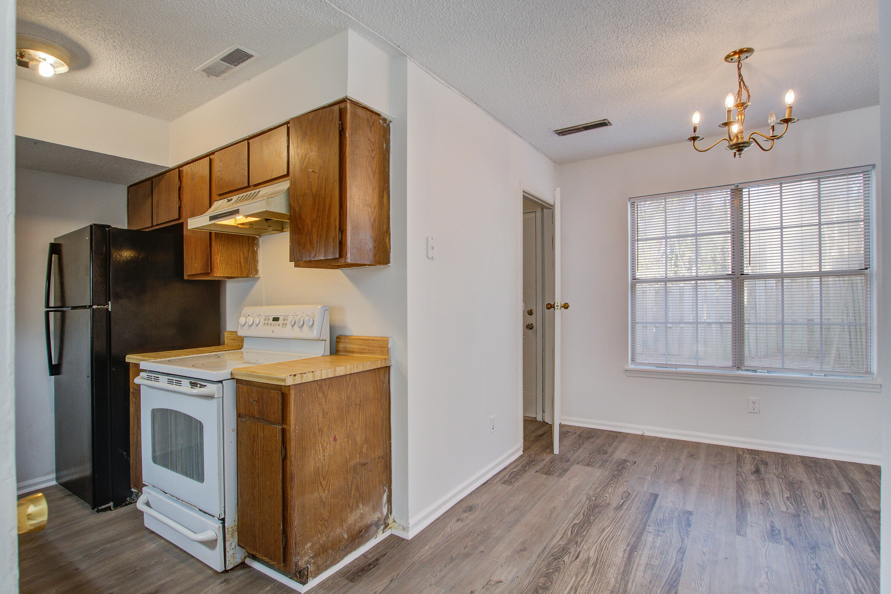 205 Weber Road, Unit B Summerville, SC 29483 - Photo 9 of 21 205b (9)