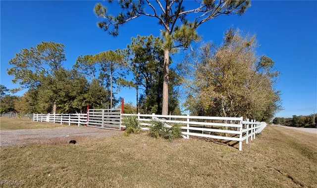 $90,000 | 621 Avenida Del Sur, Clewiston, FL 33440