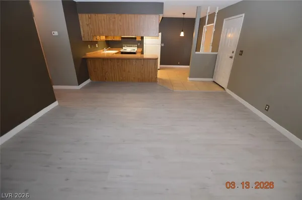 $1,000 | 4300 North Lamont Street, Unit 223, Las Vegas, NV 89115
