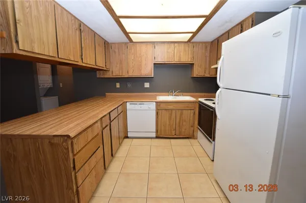 $1,000 | 4300 North Lamont Street, Unit 223, Las Vegas, NV 89115