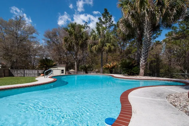 $2,400 | 255 Ridge Lake Road, Crestview, FL 32536