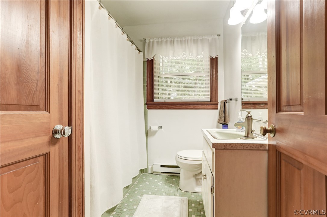 7401 Old Roxbury Road Quinton, VA 23141 - Photo 18 of 32 Full Hall Bath with Linen Closet, Tub & Shower