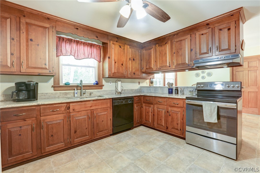7401 Old Roxbury Road Quinton, VA 23141 - Photo 5 of 32 Very Large Kitchen with New Granite Countertops