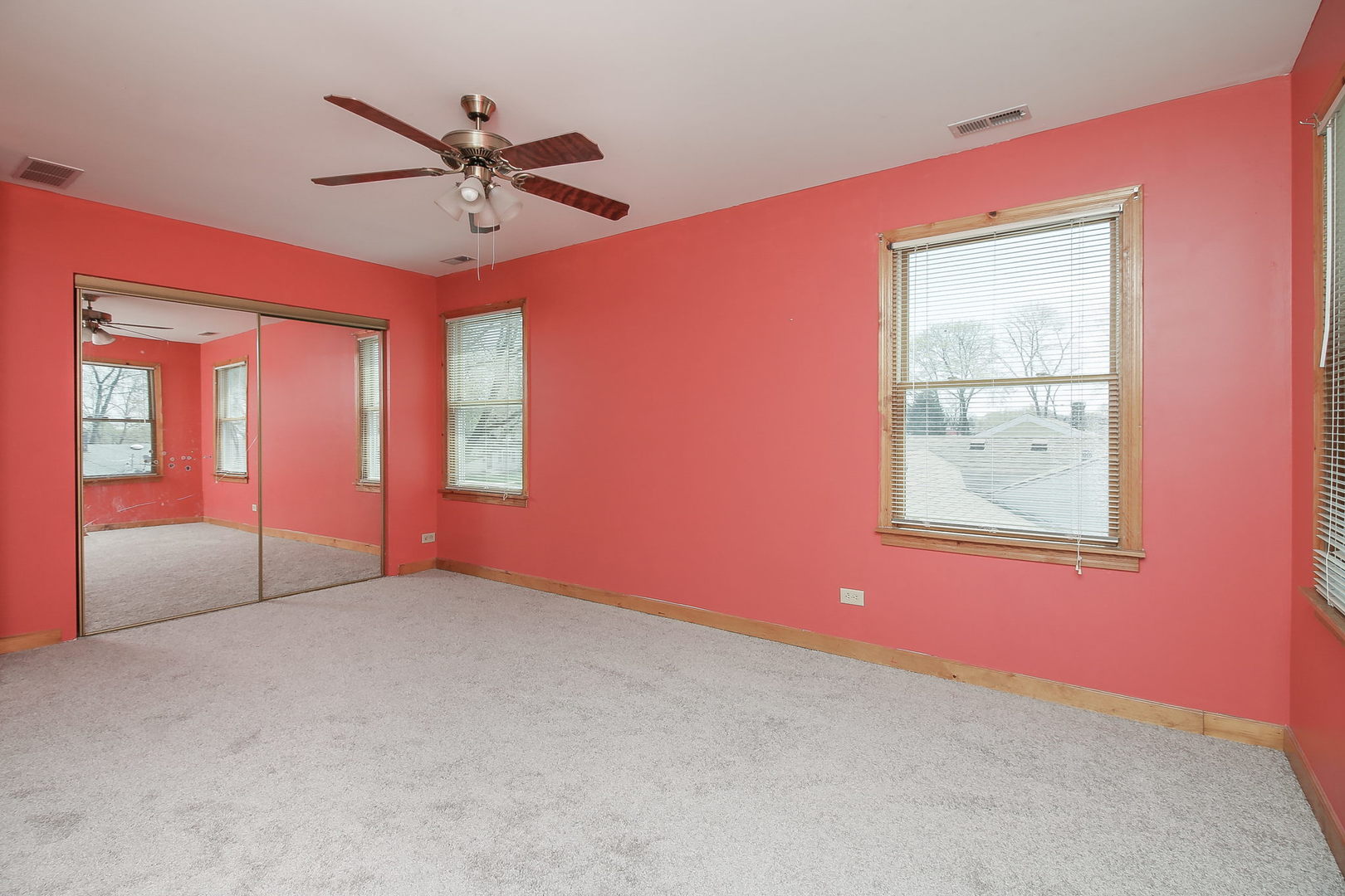 1128 South Wolf Road Des Plaines, IL 60016 - Photo 14 of 20 a view of an empty room with a window