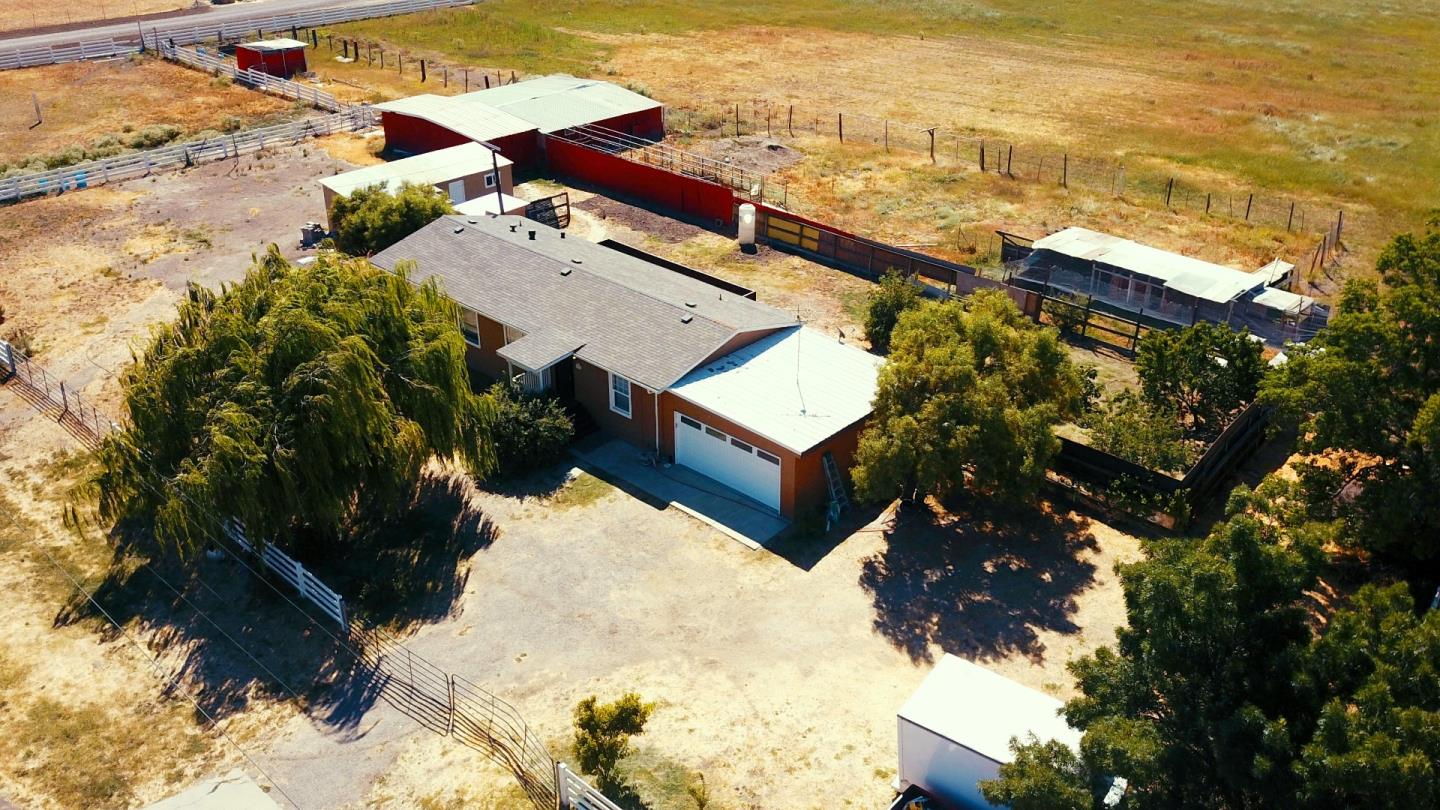 888 Critchett Road Tracy, CA 95304 - Photo 3 of 22 Gallery Image 3