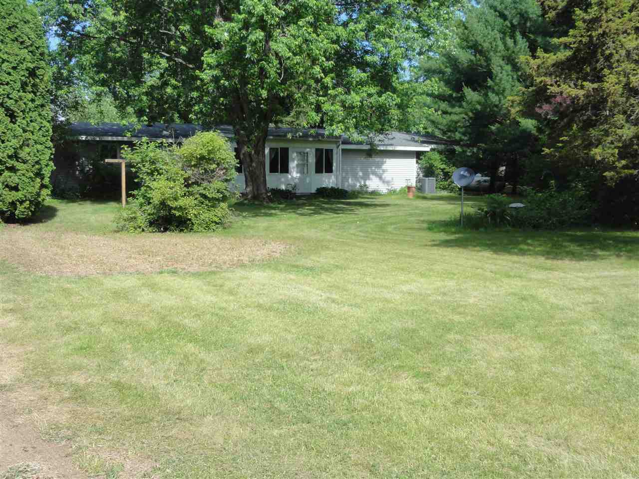 14913 Prairie Road Rockton, IL 61072 - Photo 4 of 19 a house view with a garden space
