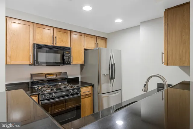 $425,000 | 3883 Connecticut Avenue Northwest, Unit 303, Washington, DC 20008