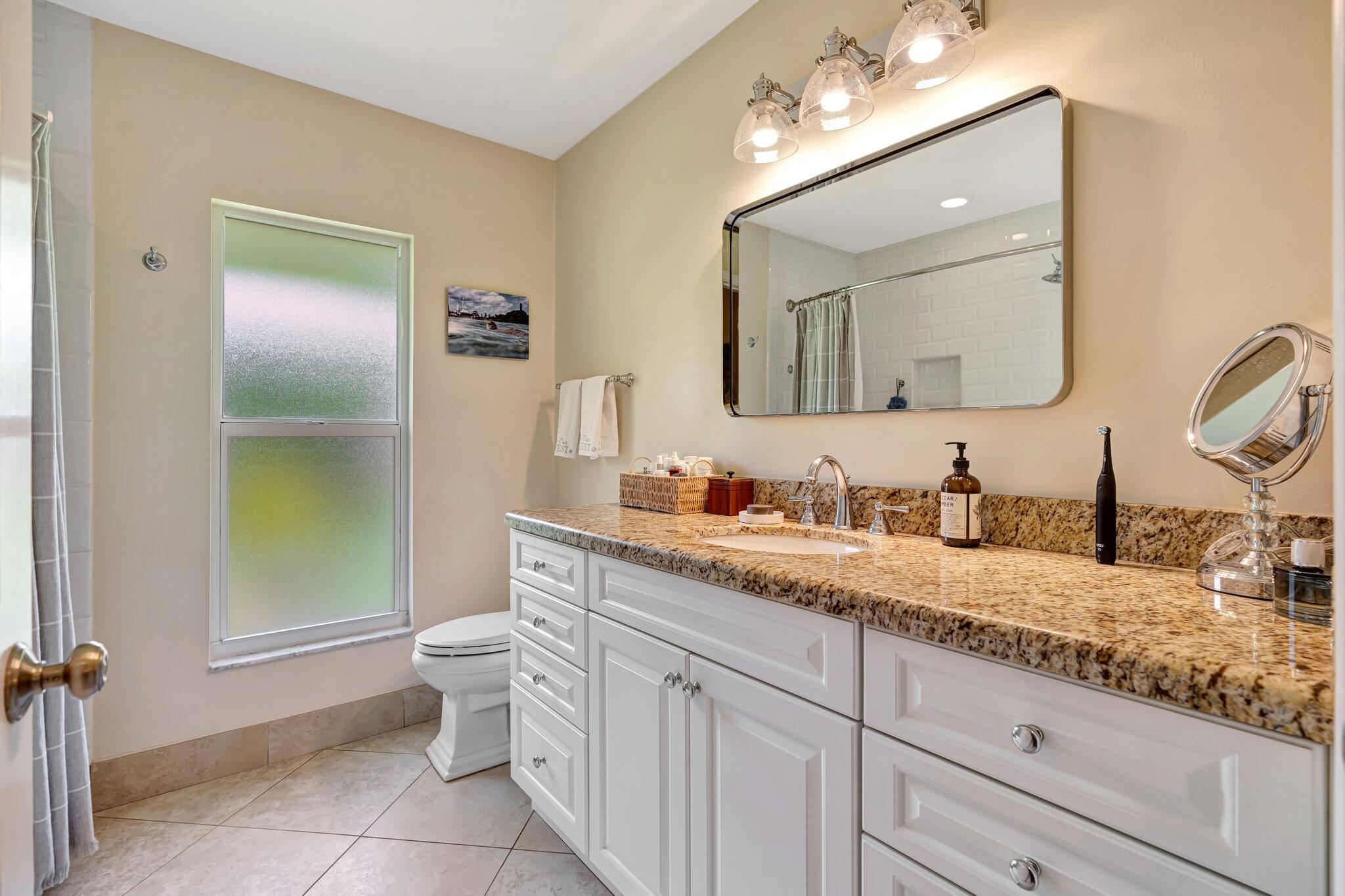 19570 Trails End Terrace Jupiter, FL 33458 - Photo 34 of 60 2nd Full Bathroom