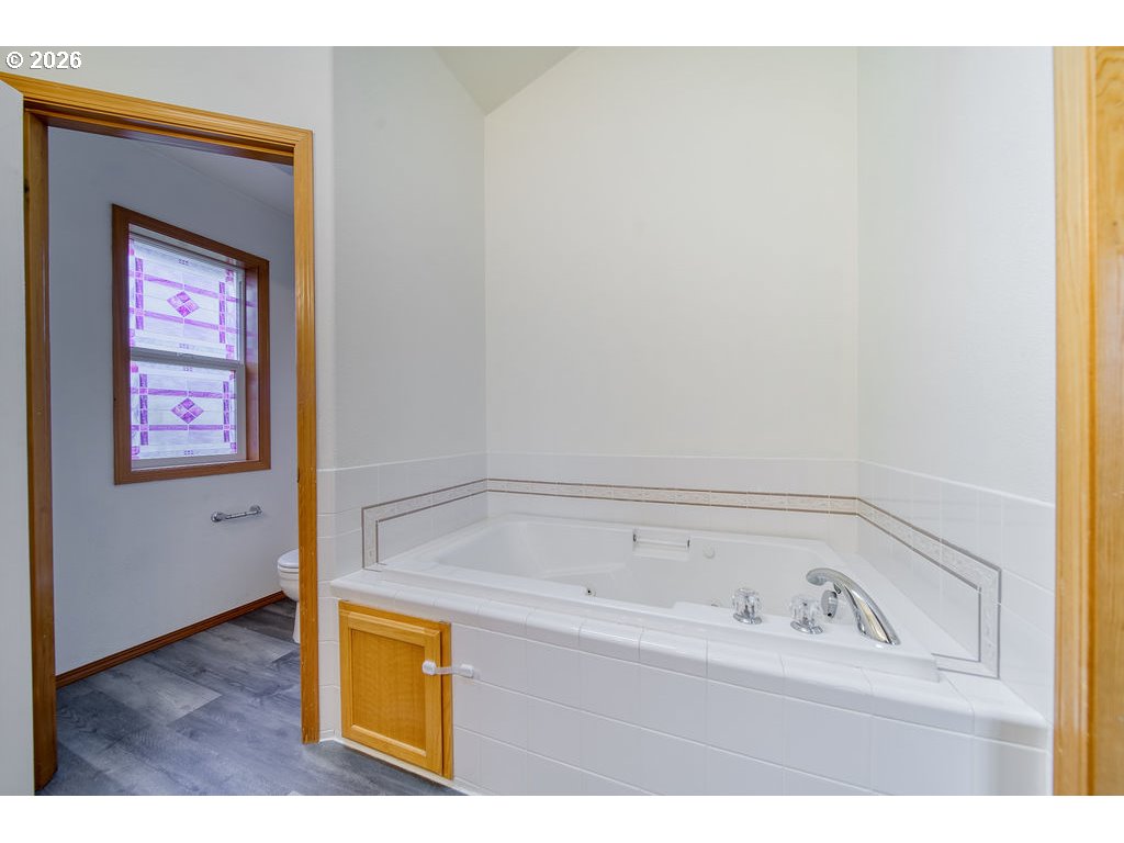 34672 Cascade Street St. Helens, OR 97051 - Photo 23 of 42 a bathroom with a bathtub and a sink