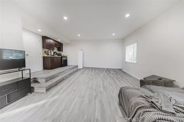 a view of a livingroom with furniture