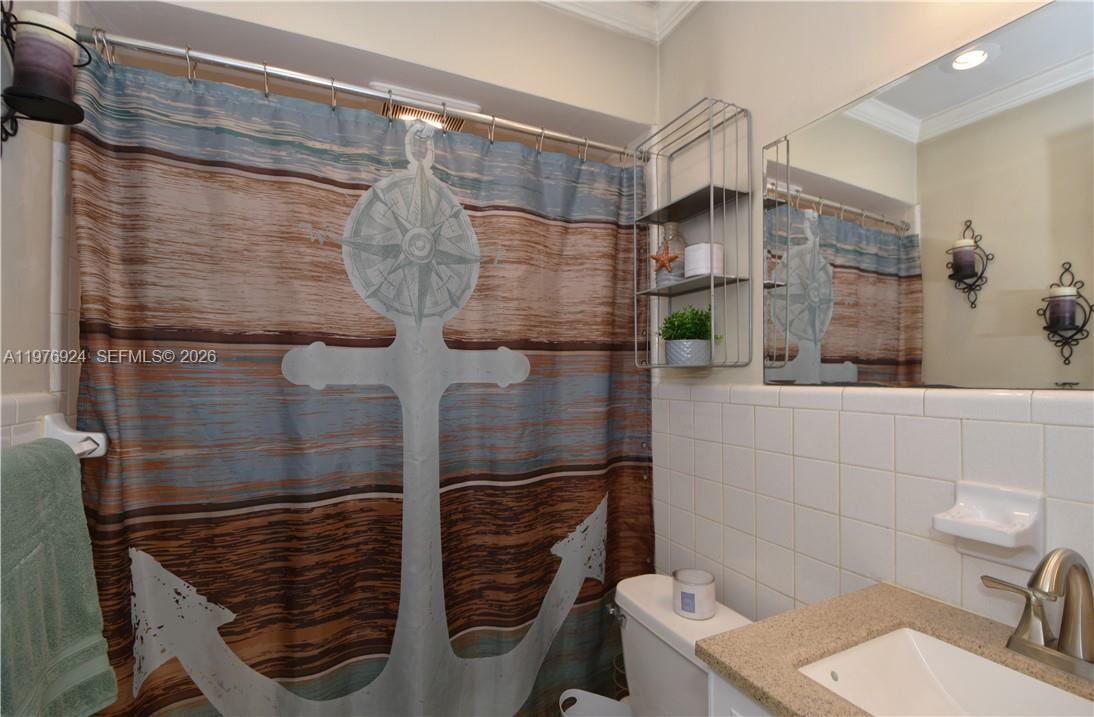 3050 Northeast 5th Terrace, Unit 8 Wilton Manors, FL 33334 - Photo 11 of 15 Gallery Image 11
