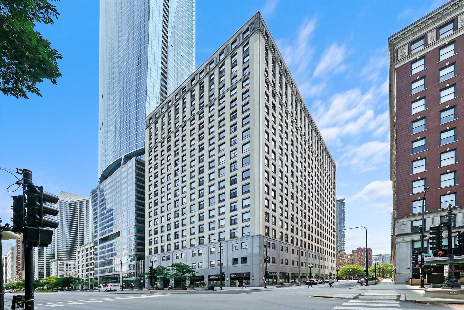 910 South Michigan Avenue, Unit 1612 Chicago, IL 60605 - Photo 1 of 17 a view of a tall building