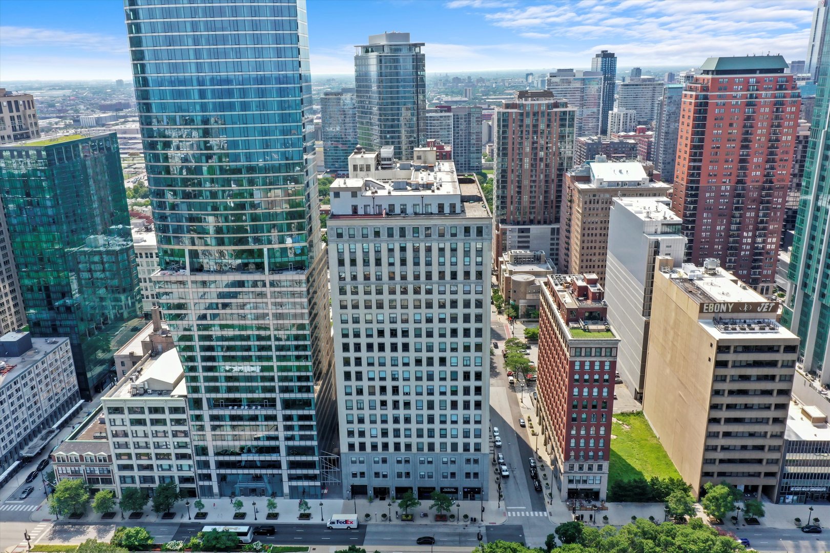910 South Michigan Avenue, Unit 1612 Chicago, IL 60605 - Photo 2 of 17 a view of a city with tall buildings