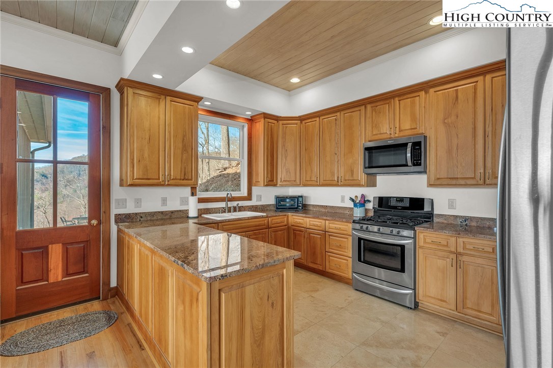 933 Thunder Ridge Lane Lenoir, NC 28645 - Photo 13 of 45