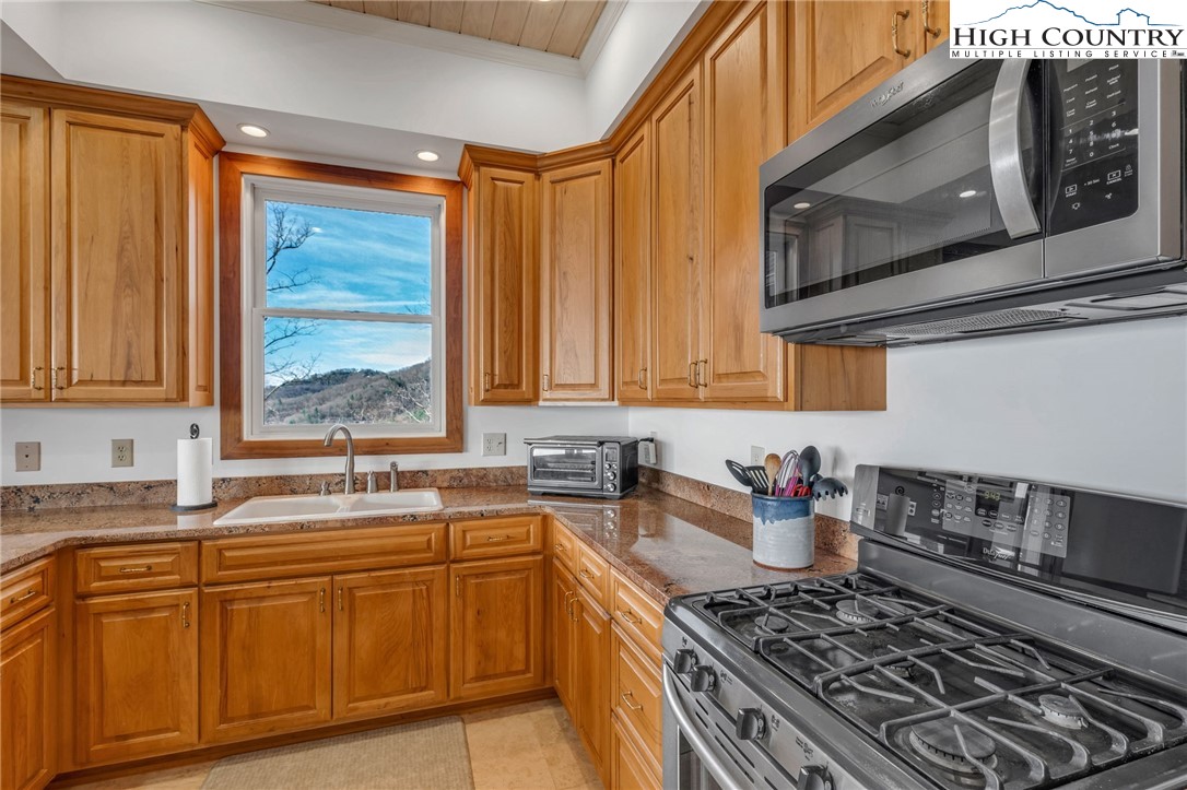 933 Thunder Ridge Lane Lenoir, NC 28645 - Photo 15 of 45