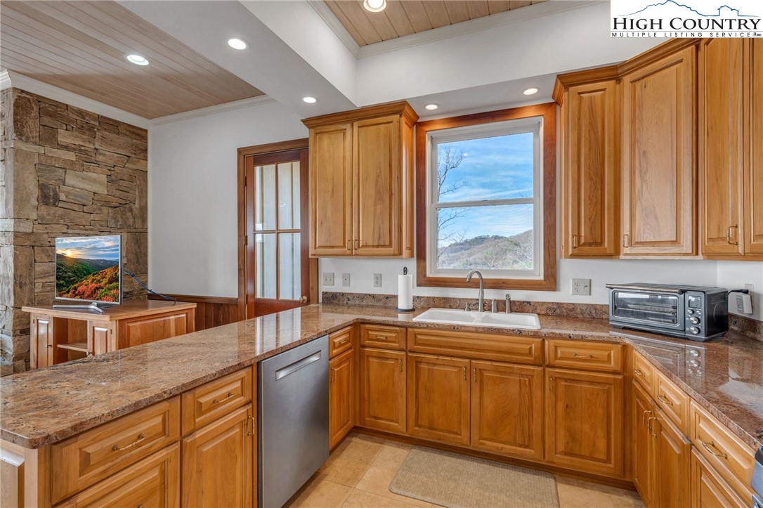 933 Thunder Ridge Lane Lenoir, NC 28645 - Photo 4 of 45