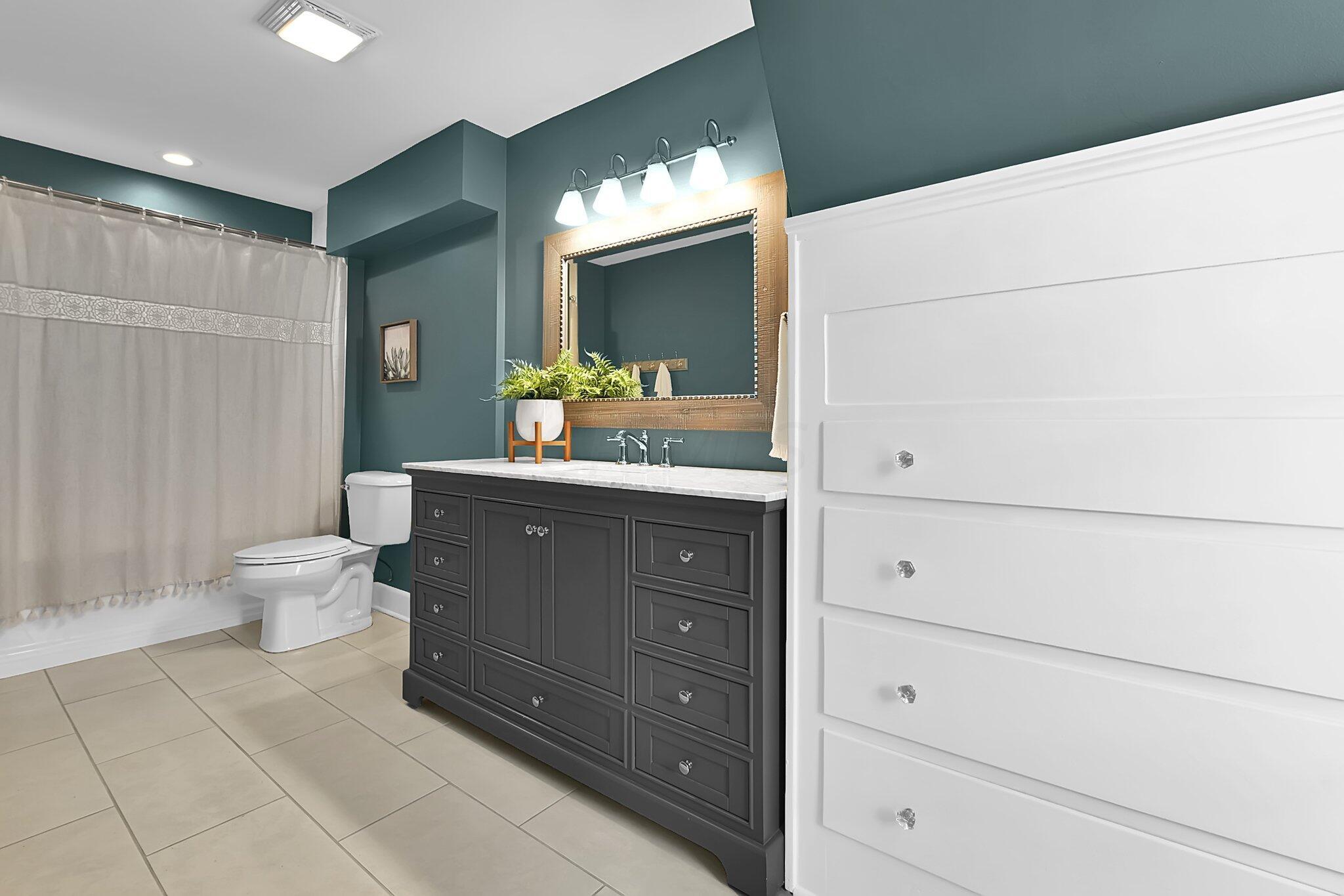 51 Glencoe Road Columbus, OH 43214 - Photo 29 of 41 Full Hall Bath