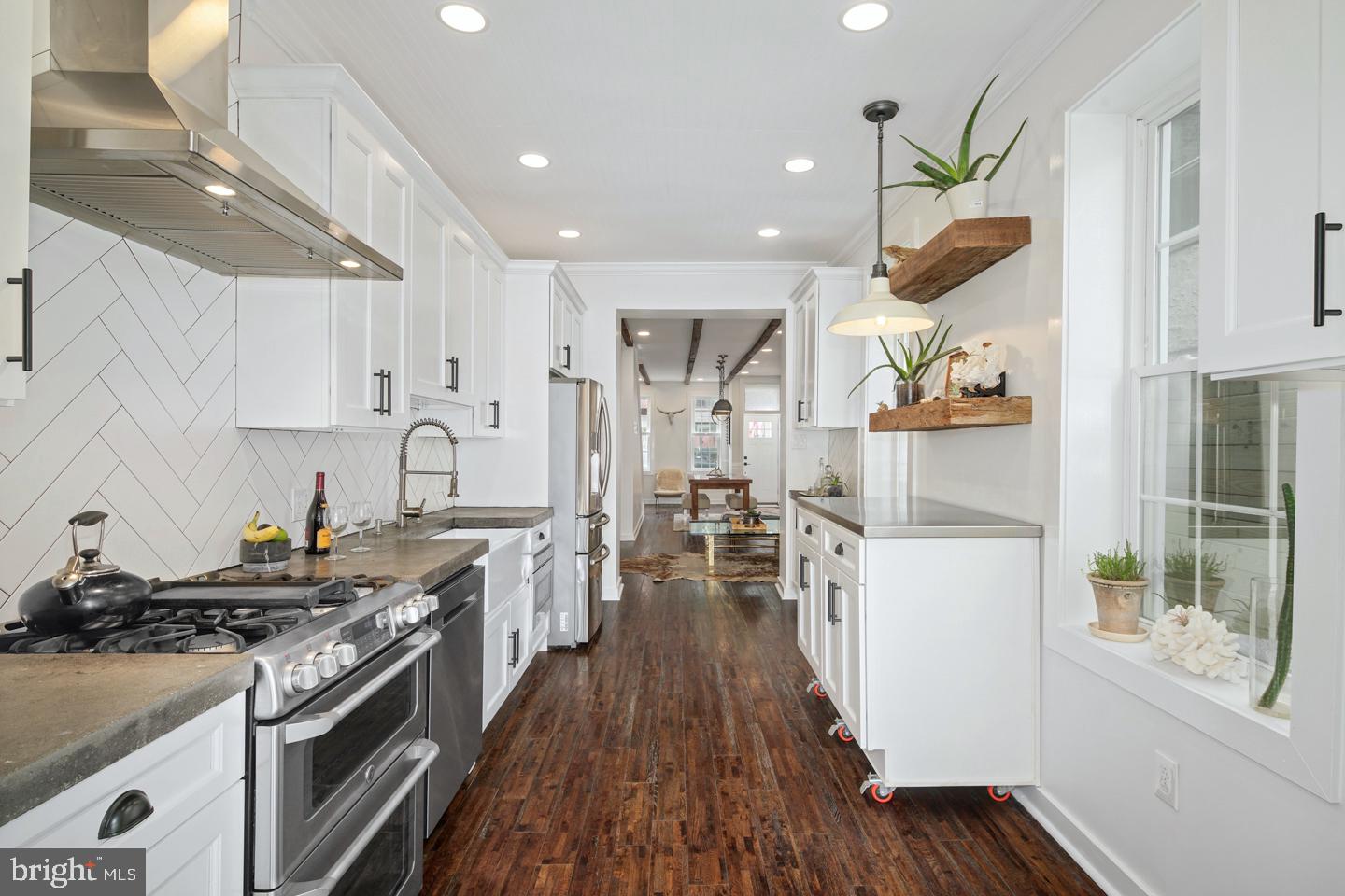 2043 East Susquehanna Avenue Philadelphia, PA 19125 - Photo 14 of 58