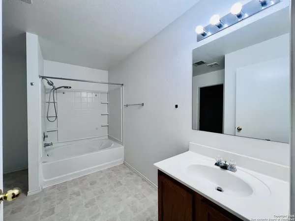$2,000 | 7454 Carriage Pass, San Antonio, TX 78249