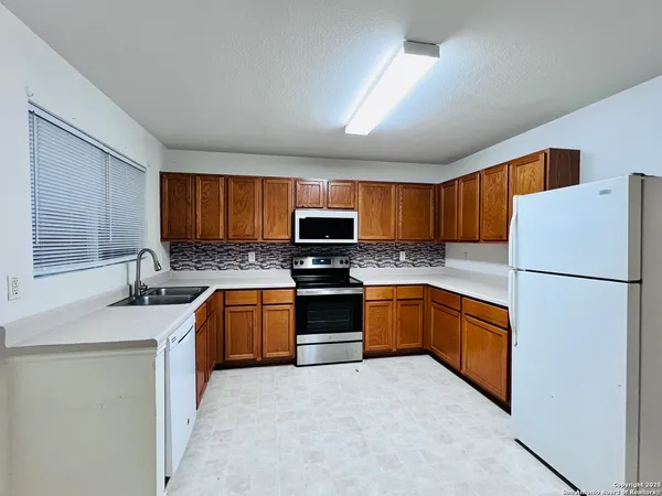 $2,000 | 7454 Carriage Pass, San Antonio, TX 78249