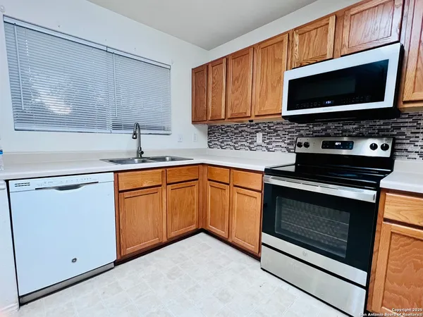 $2,000 | 7454 Carriage Pass, San Antonio, TX 78249