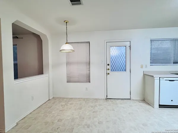 $2,000 | 7454 Carriage Pass, San Antonio, TX 78249