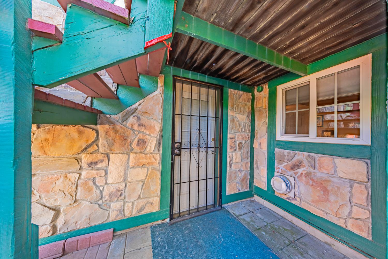 42585 Buckeye Road Oakhurst, CA 93644 - Photo 42 of 55 a view of an front door