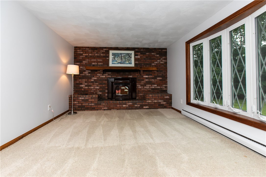 484 Hope Furnace Road Coventry, RI 02831 - Photo 4 of 21 Living Room