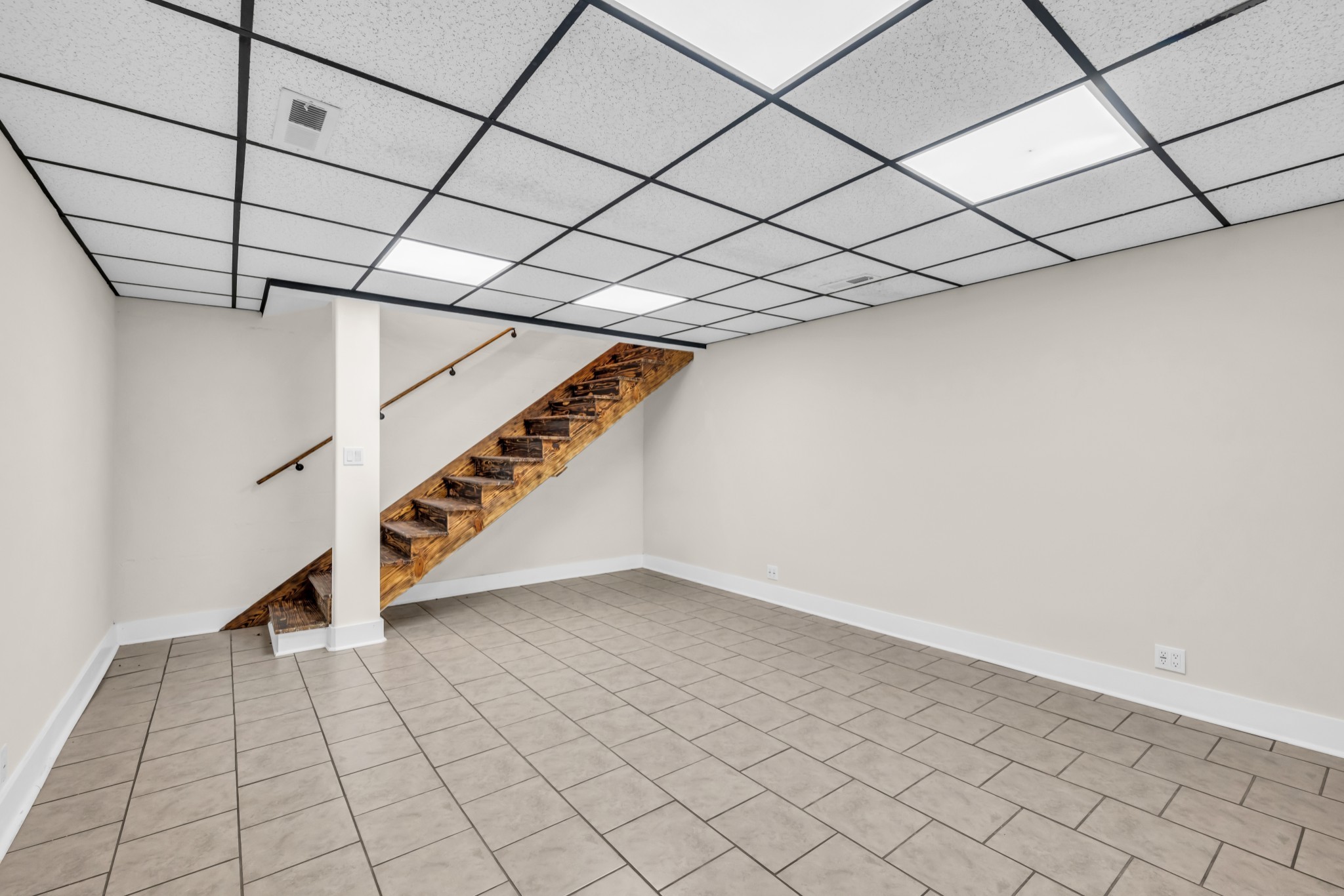 168 Oliver Smith Road Flintville, TN 37335 - Photo 47 of 86 a view of an entryway with wooden floor